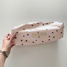 Load image into Gallery viewer, Bolsa para acessórios cabelo BOLINHAS BEGE