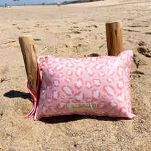 Load image into Gallery viewer, Almofada de praia LÉO ROSA