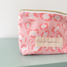 Load image into Gallery viewer, Bolsa plastificada LEO ROSA