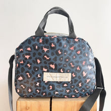 Load image into Gallery viewer, Lancheira M ANIMAL PRINT AZUL 💥 promo 💥