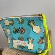 Load image into Gallery viewer, Bolsa térmica ABACAXI AZUL