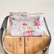Load image into Gallery viewer, Lancheira pequena FLORAL