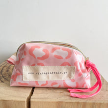 Load image into Gallery viewer, Necessaire pequeno LÉO ROSA