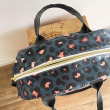 Load image into Gallery viewer, Lancheira M ANIMAL PRINT AZUL 💥 promo 💥