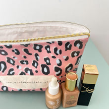 Load image into Gallery viewer, Bolsa plastificada ANIMAL PRINT ROSA