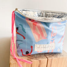 Load image into Gallery viewer, bolsa térmica DAY AT THE POOL