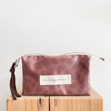 Load image into Gallery viewer, Estojo triplo MOCHA MOUSSE