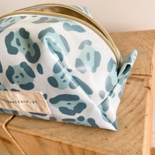 Load image into Gallery viewer, Necessaire grande LรO AZUL