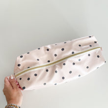 Load image into Gallery viewer, Bolsa para acessórios cabelo BOLINHAS BEGE