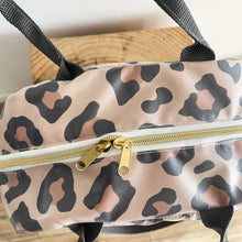 Load image into Gallery viewer, Lancheira M LEOPARDO ESCURO