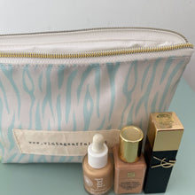 Load image into Gallery viewer, Bolsa plastificada ZEBRA TURQUESA