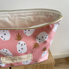 Load image into Gallery viewer, Bolsa plastificada XL ANANÁS 🍍