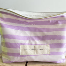 Load image into Gallery viewer, Bolsa plastificada XL RISCAS LILÁS
