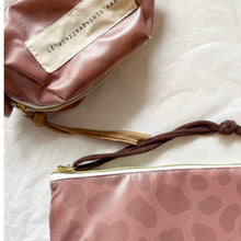 Load image into Gallery viewer, Estojo triplo MOCHA MOUSSE