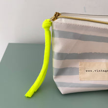 Load image into Gallery viewer, Bolsa plastificada RISCAS MENTA