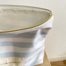 Load image into Gallery viewer, Bolsa plastificada XL RISCAS MENTA