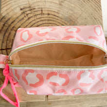Load image into Gallery viewer, Necessaire grande LรO ROSA
