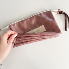 Load image into Gallery viewer, Estojo triplo MOCHA MOUSSE