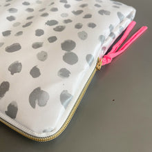 Load image into Gallery viewer, Capa para PC portátil DOTS