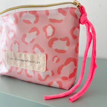 Load image into Gallery viewer, Bolsa plastificada LEO ROSA