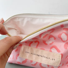 Load image into Gallery viewer, Bolsa plastificada LEO ROSA