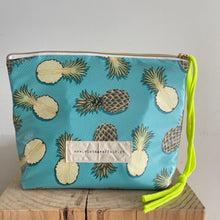 Load image into Gallery viewer, Bolsa térmica ABACAXI AZUL