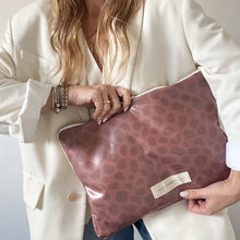 Load image into Gallery viewer, Capa para PC portátil MOCHA MOUSSE