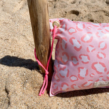 Load image into Gallery viewer, Almofada de praia LÉO ROSA