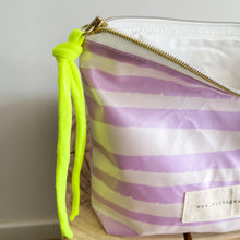 Load image into Gallery viewer, Bolsa plastificada XL RISCAS LILÁS