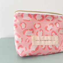 Load image into Gallery viewer, Bolsa plastificada LEO ROSA