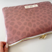 Load image into Gallery viewer, Capa para PC portátil MOCHA MOUSSE