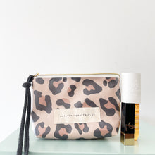 Load image into Gallery viewer, bolsa plastificada LEOPARDO ESCURO
