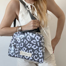 Load image into Gallery viewer, Lancheira M MANCHA CINZA