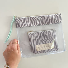 Load image into Gallery viewer, Bolsa transparente "2 em 1" ZEBRA CINZA