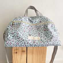 Load image into Gallery viewer, Saco fim de semana ANIMAL PRINT VERDE