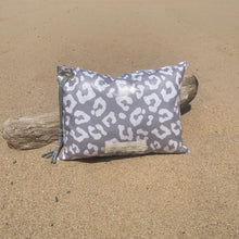 Load image into Gallery viewer, Almofada de Praia MANCHA CINZA CLARO