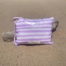 Load image into Gallery viewer, Almofada de Praia RISCAS LILÁS