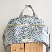 Load image into Gallery viewer, Saco fim de semana ANIMAL PRINT VERDE