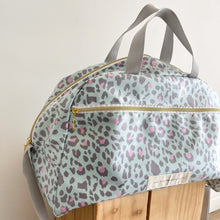 Load image into Gallery viewer, Saco fim de semana ANIMAL PRINT VERDE