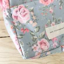 Load image into Gallery viewer, Mochila pequena FLORAL