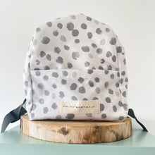 Load image into Gallery viewer, Mochila pequena DOTS