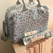 Load image into Gallery viewer, Lancheira M ANIMAL PRINT VERDE