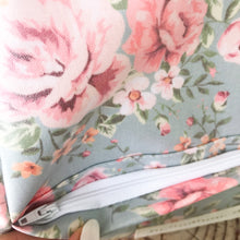 Load image into Gallery viewer, Mochila pequena FLORAL