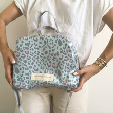 Load image into Gallery viewer, Lancheira M ANIMAL PRINT VERDE