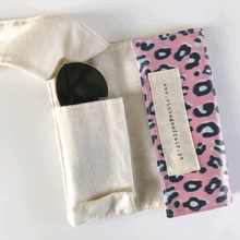 Load image into Gallery viewer, Bolsa para óculos ANIMAL PRINT ROSA