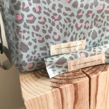 Load image into Gallery viewer, Lancheira M ANIMAL PRINT VERDE