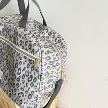 Load image into Gallery viewer, Saco fim de semana ANIMAL PRINT CAQUI