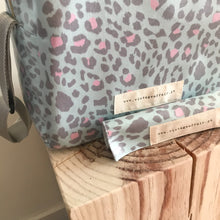 Load image into Gallery viewer, Lancheira M ANIMAL PRINT VERDE