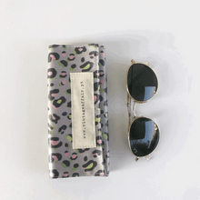 Load image into Gallery viewer, Bolsa para óculos ANIMAL PRINT CAQUI