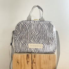 Load image into Gallery viewer, Lancheira M ZEBRA CINZA